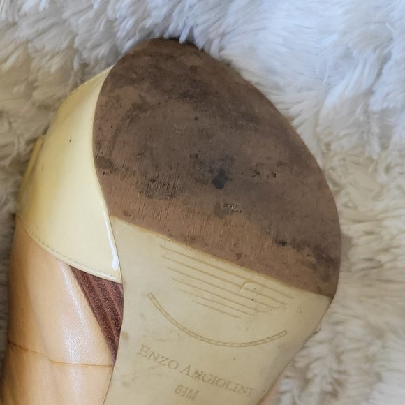 Beige Peeptoe Slingback Heels w patent Bows and wood details - Picture 10 of 11